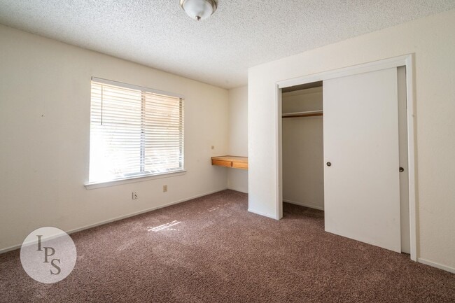 Building Photo - N.E. Fresno Home, 3BR/2BA, Blt 1988, POOL + Living & Family Rooms - Lots of Amenities!