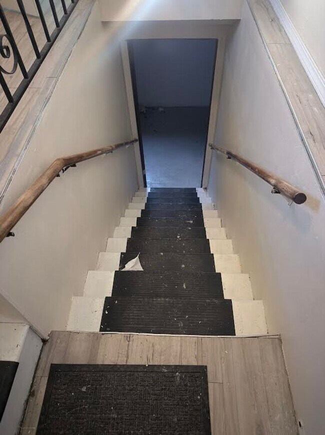 Building Photo - Vintage Ranch on Spacious Lot