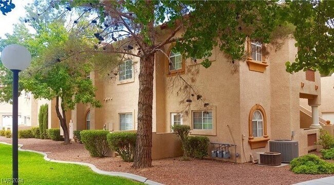 Building Photo - 2925 Wigwam Pkwy