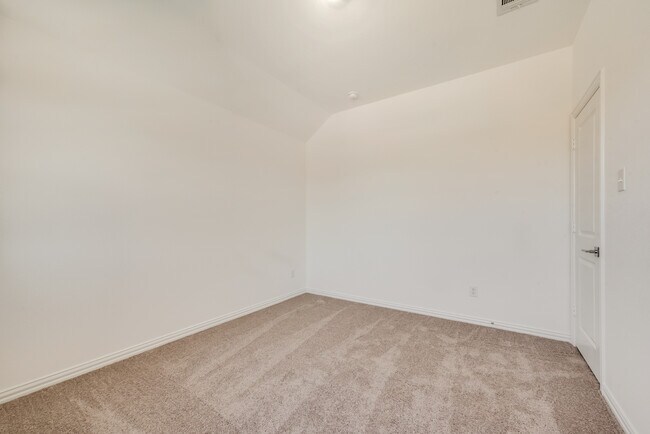 Building Photo - 1820 Purtis Crk Dr
