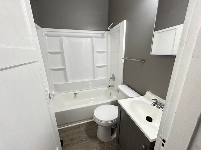 Building Photo - 314-316 Lorenz Ave