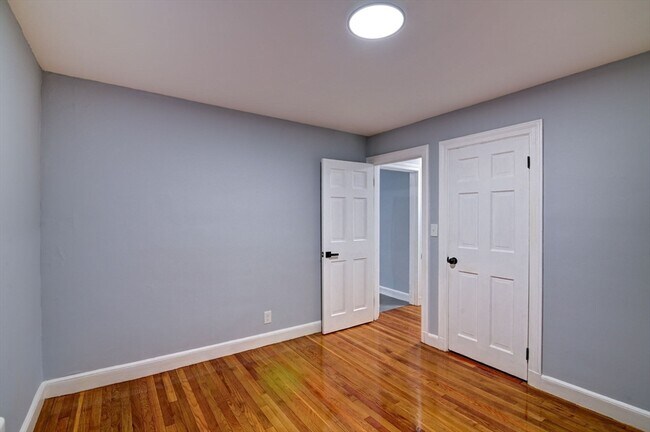 Building Photo - 191 Fenno St