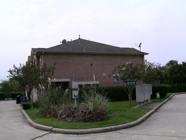 Building Photo - 5941 S Loop E