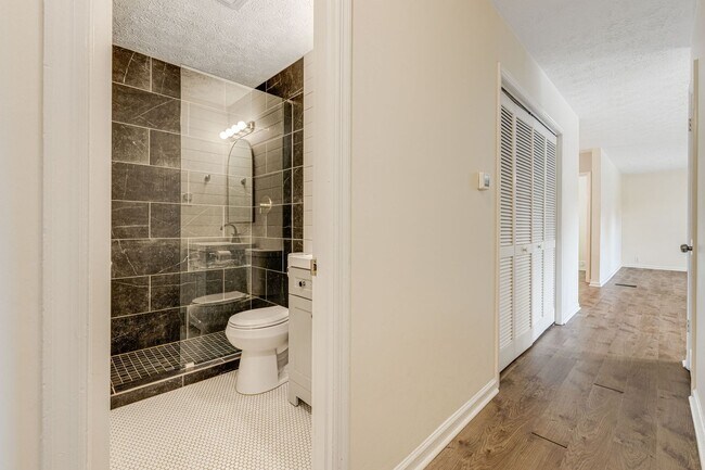 Building Photo - Lovely, Remodeled 3-Bedroom Home in West Asheville with Fenced-In Yard (6 or 12 Month Lease Options)