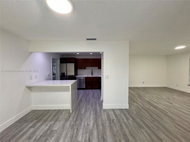 Building Photo - 3658 E Bell Dr