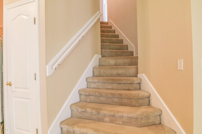 Building Photo - 8898 Canopy Oaks Dr