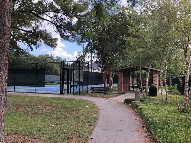 Building Photo - 18126 Somerset Knolls Ct