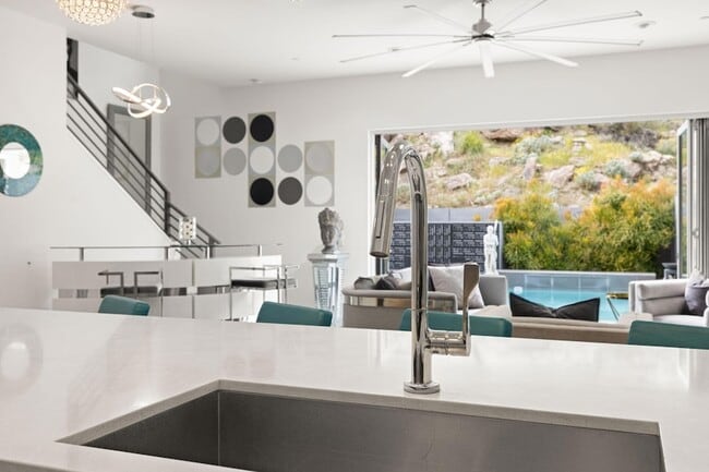 Building Photo - 1201 Surrey Ln