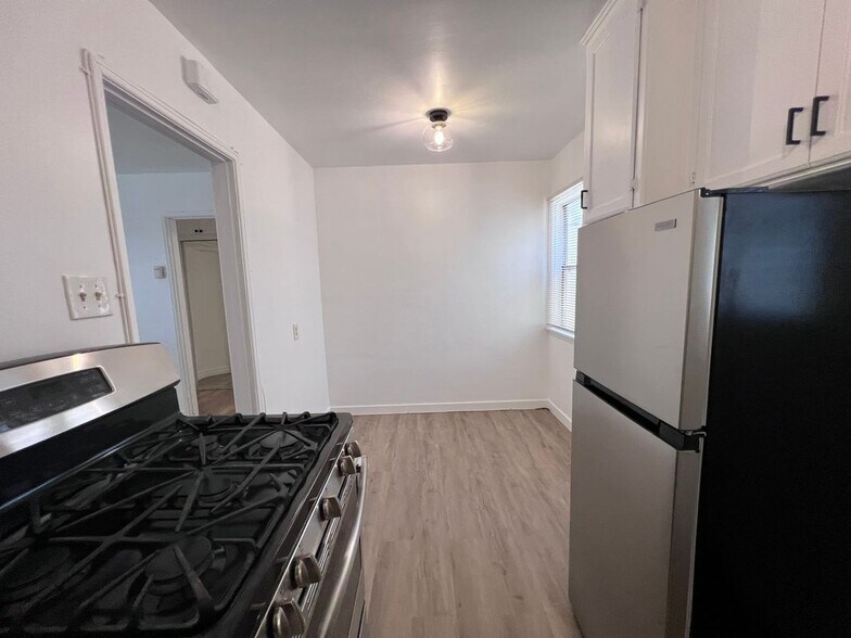 Building Photo - 5279 E The Toledo-2