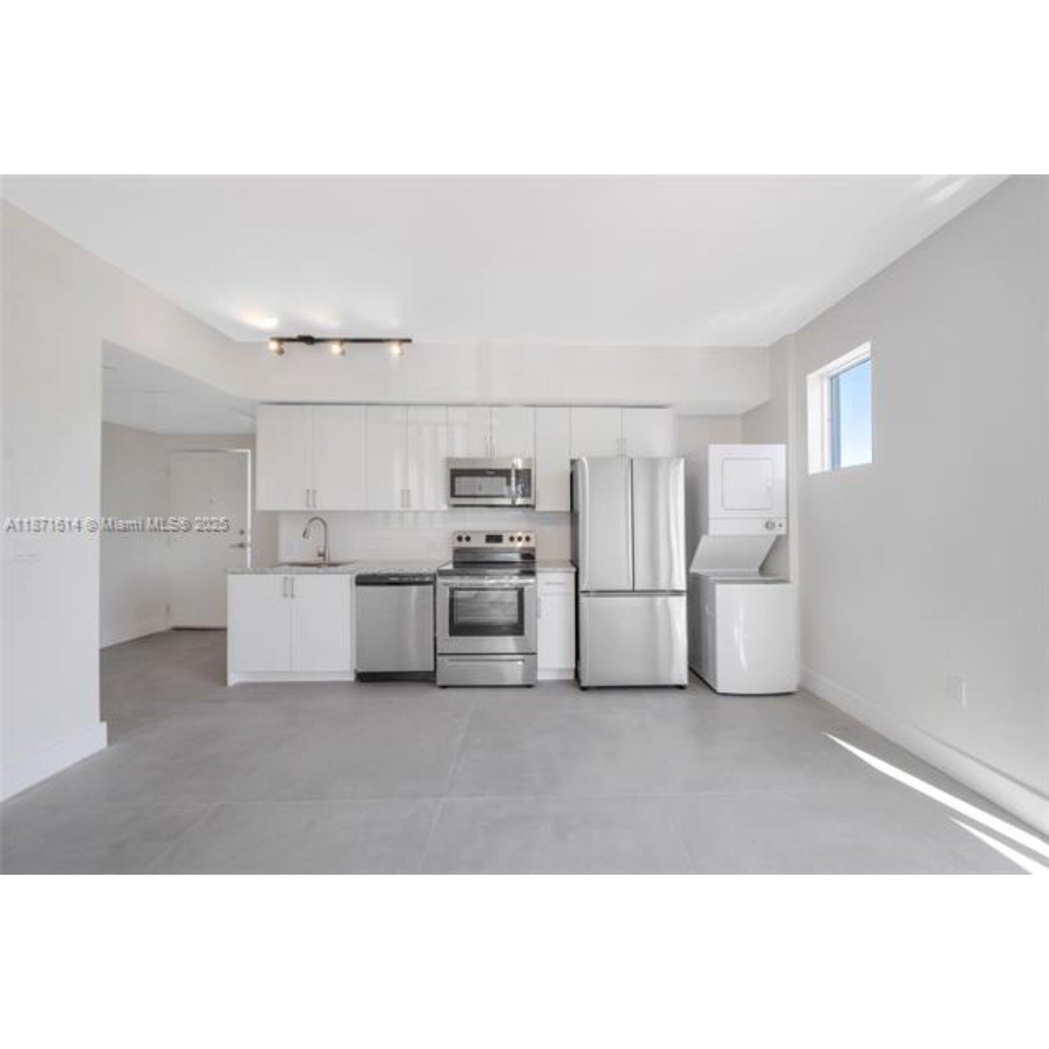 Building Photo - 1536 NW 15th Ave