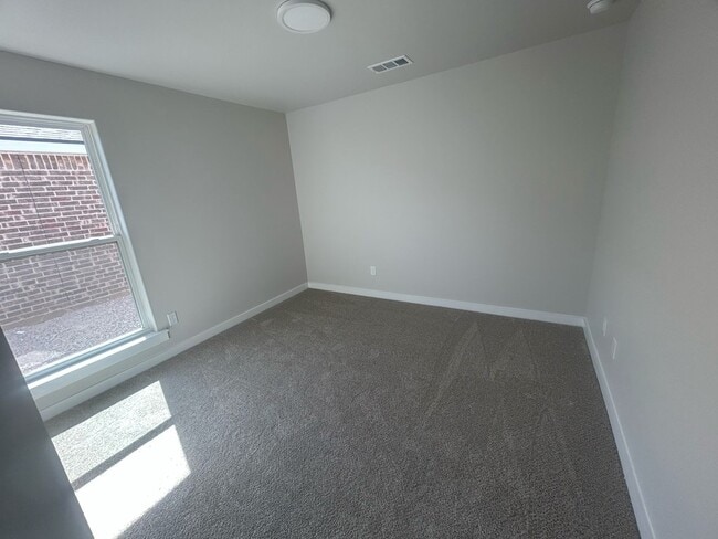 Building Photo - 409 Thicket Dr