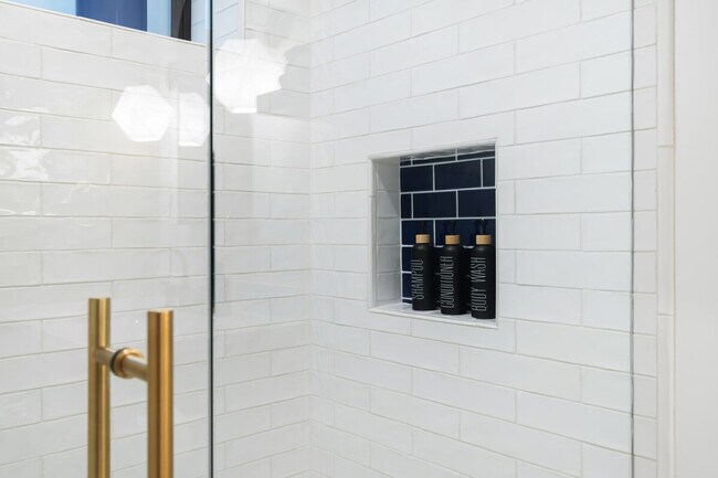 Building Photo - 2453 4th Ave W