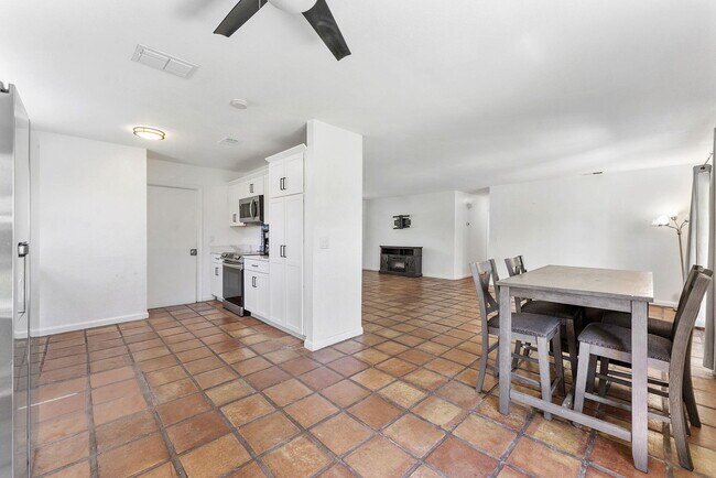 Building Photo - 1974 SE Tiffany Ave