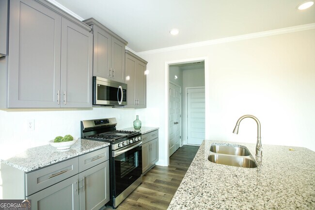 Building Photo - 452 Hellen Vly Dr