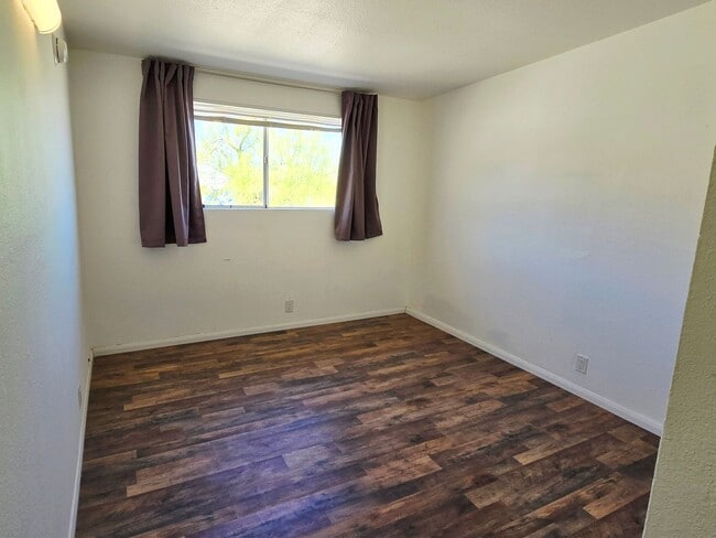 Building Photo - Cozy 3 Bedroom 1.5 Bathroom Near The Natio...