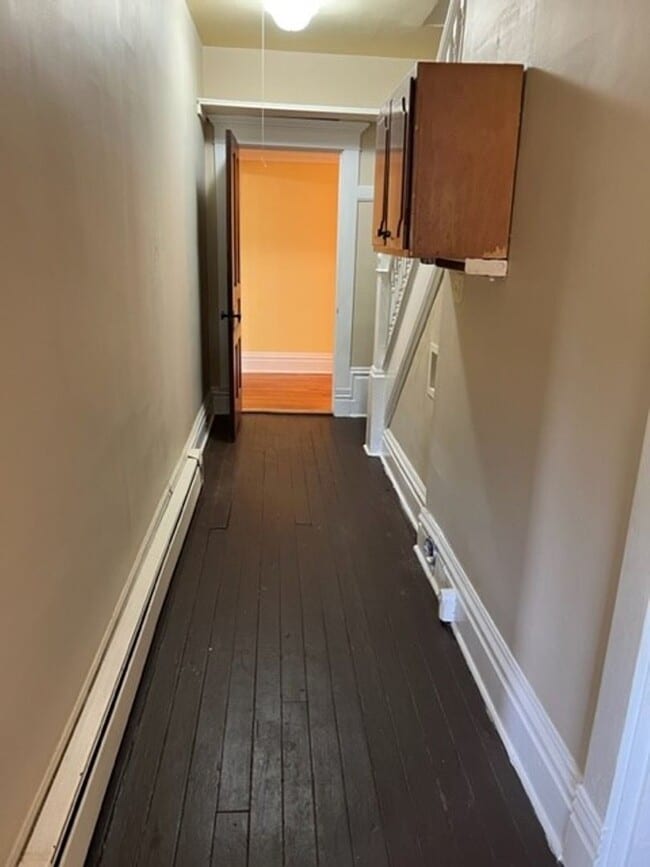 Building Photo - Beautiful 4 Bedroom 2 Bath House now Avail...