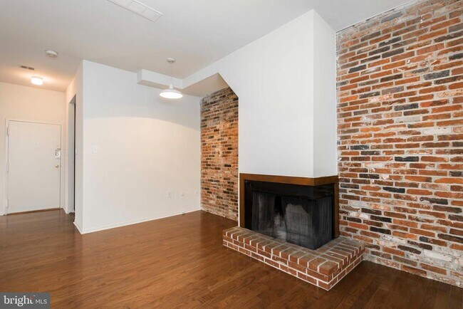 Building Photo - 2031 South St