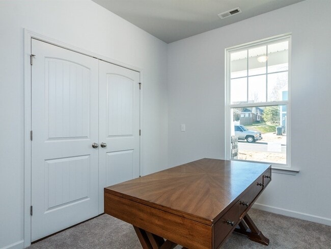 Building Photo - 1313 Achonechy Trl