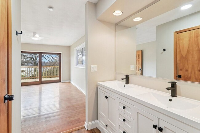 Building Photo - 23460 W N Lakewood Ln