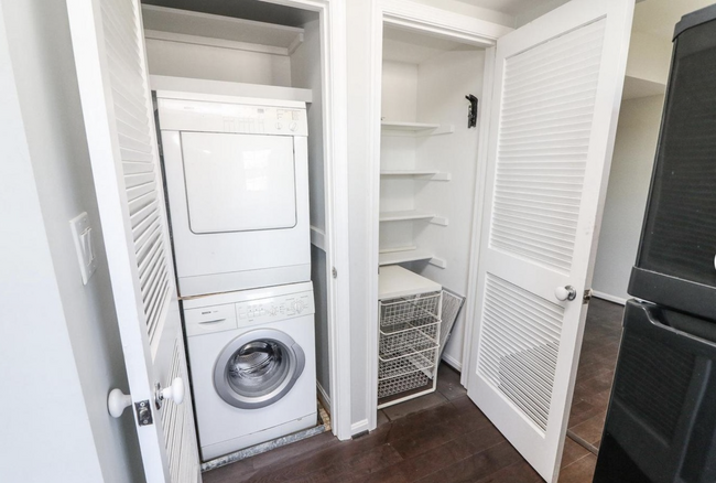 In-unit washer and dryer - 525 Bashford Ln