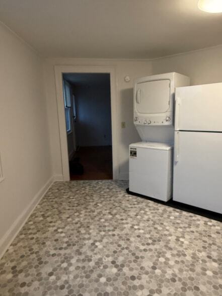 Building Photo - 259 Old Whitfield St