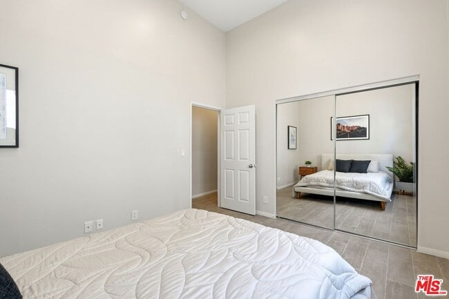 Building Photo - 1842 Greenfield Ave