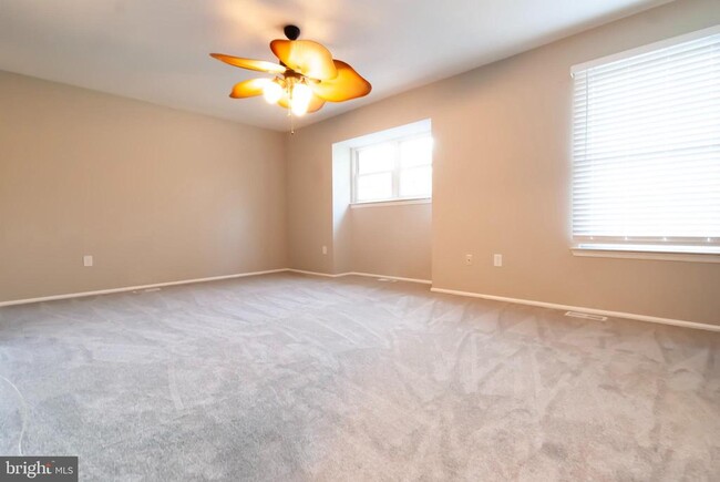 Building Photo - 2 Fairfax Ct