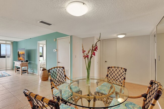 Building Photo - For Annual Rent 2 Bedroom 2 Bath Updated B...