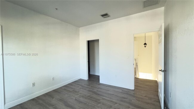 Building Photo - 1522 SW 147th Ter