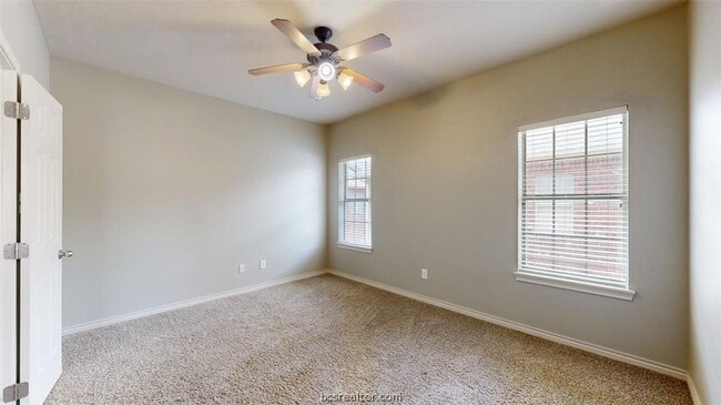 Building Photo - 211 Forest Dr Loop