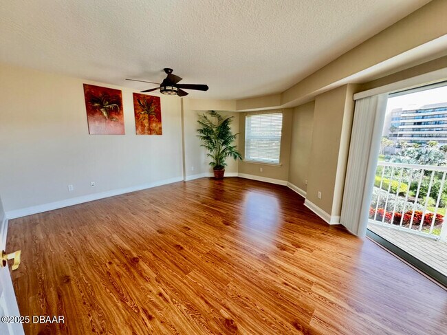 Building Photo - 4670 Links Village Dr