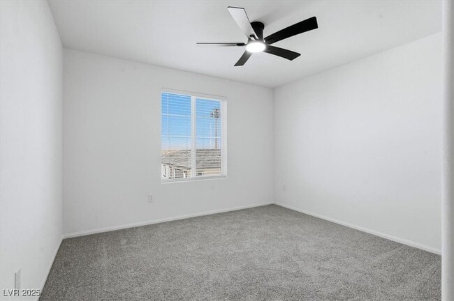 Building Photo - 8667 Luxuriant Ave