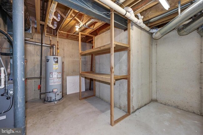 Building Photo - 33 Weaver Dr