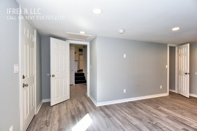 Building Photo - 3803 W Admiral Blvd