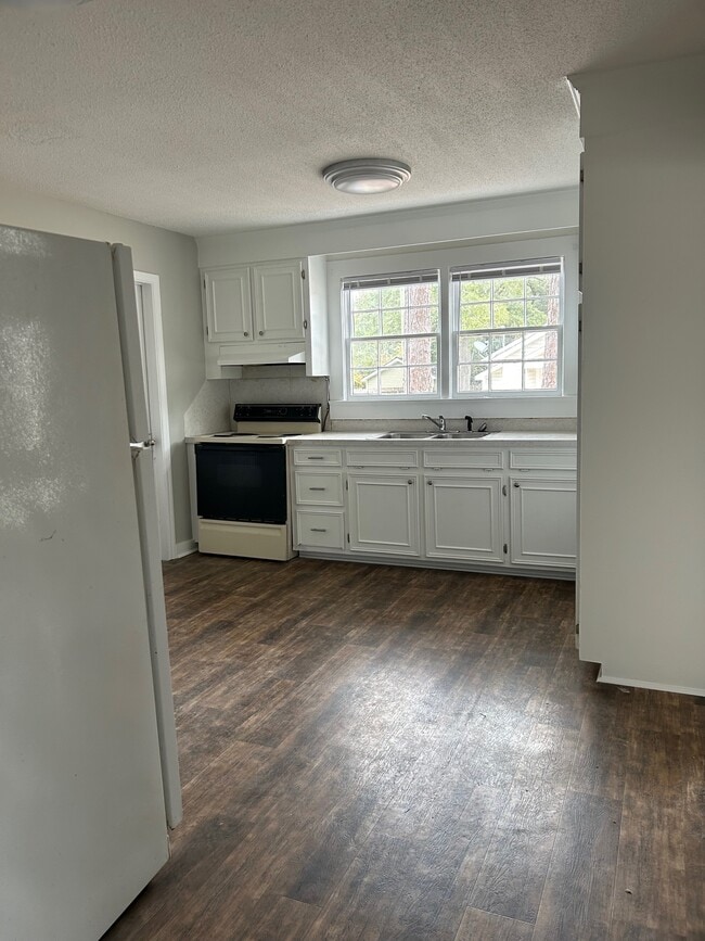 Building Photo - 2100 Woodward Dr