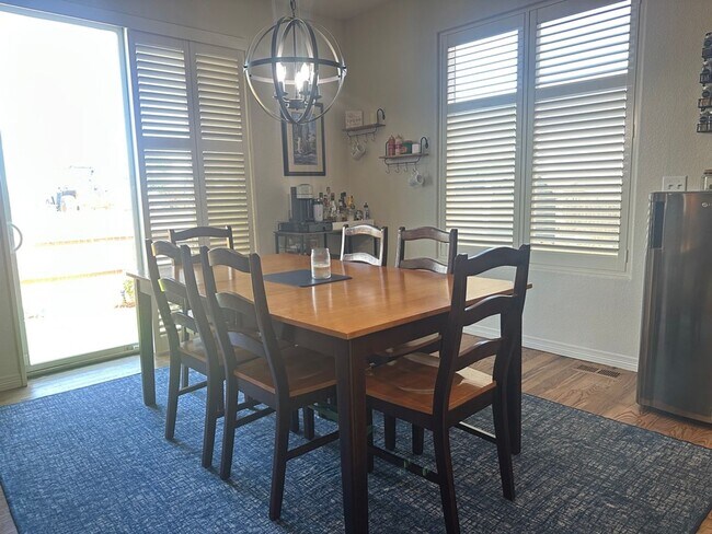 Building Photo - Beautiful 5 bedroom ranch home in (D49)
