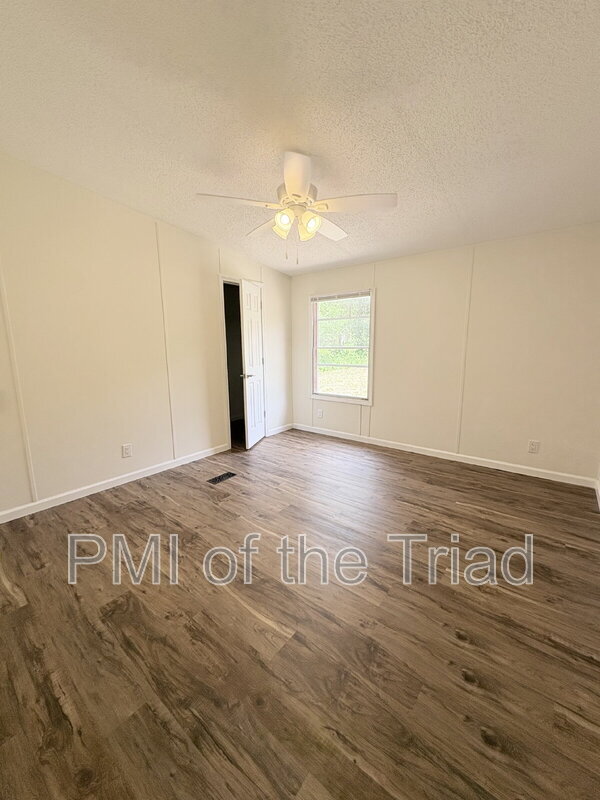 Building Photo - 589 Alvis Ln