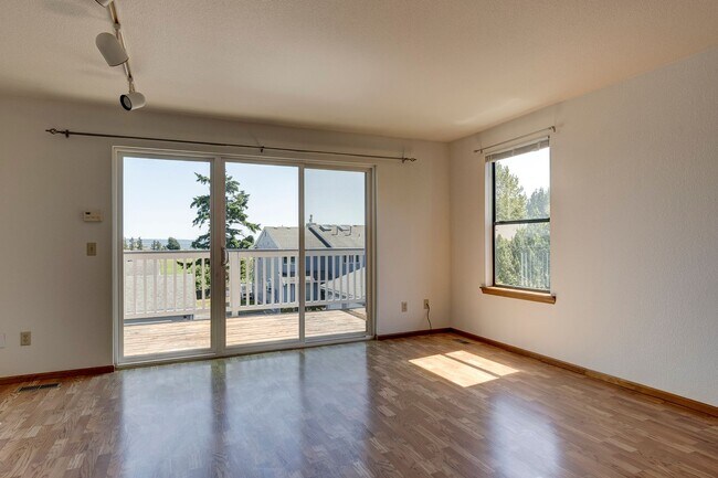 Building Photo - 3 Bedroom 2.5 Bath Waterview Townhome
