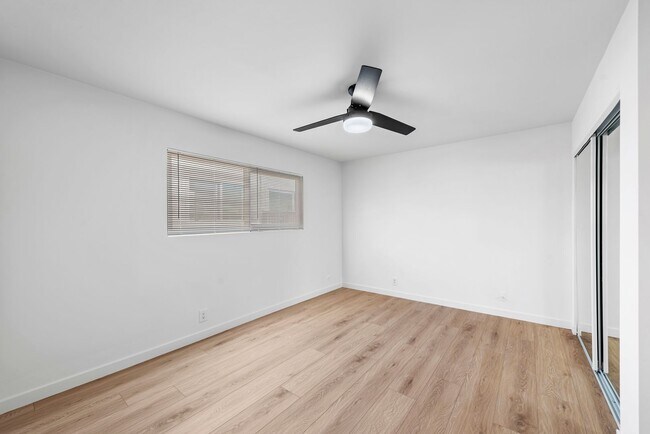 Building Photo - 223 Avenida Victoria