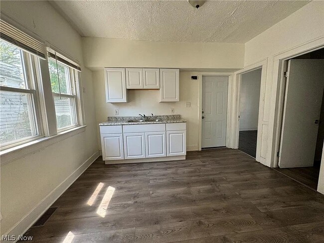 Building Photo - 13214 Svec Ave