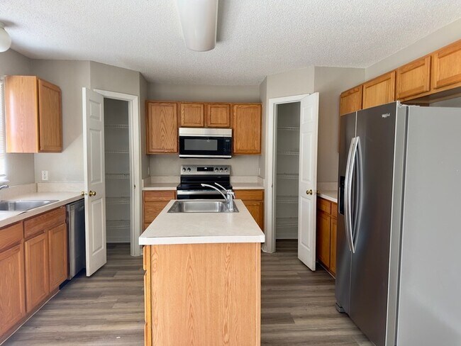 Building Photo - Two-Story Corner Lot!