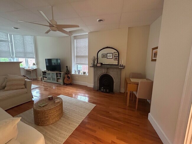 Building Photo - 163 Water St