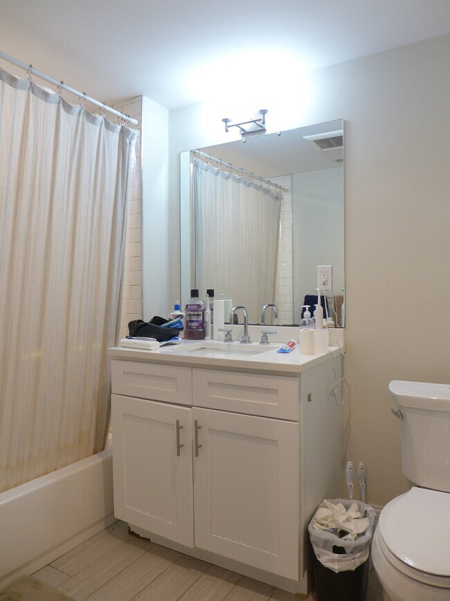 Building Photo - 1906 Washington St