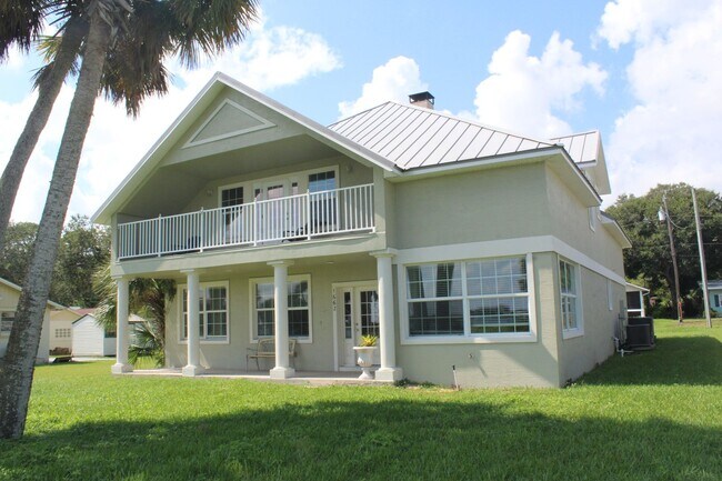 Primary Photo - 3 bed 2.5 bath Riverview Home w/ Pool