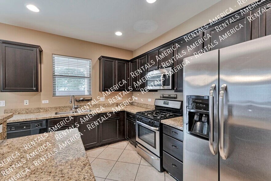 Building Photo - 445 W Corte Planga