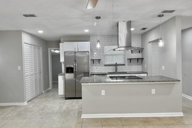 Building Photo - 2235 Looking Glass Ln