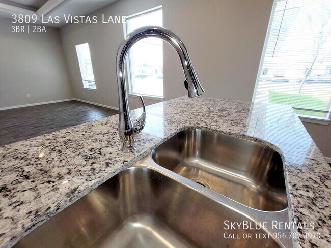 Building Photo - 3809 Las Vistas Ln