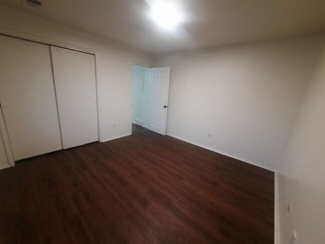 Building Photo - Mountain views | Walking distance to downtown Golden | Quaint apartment building