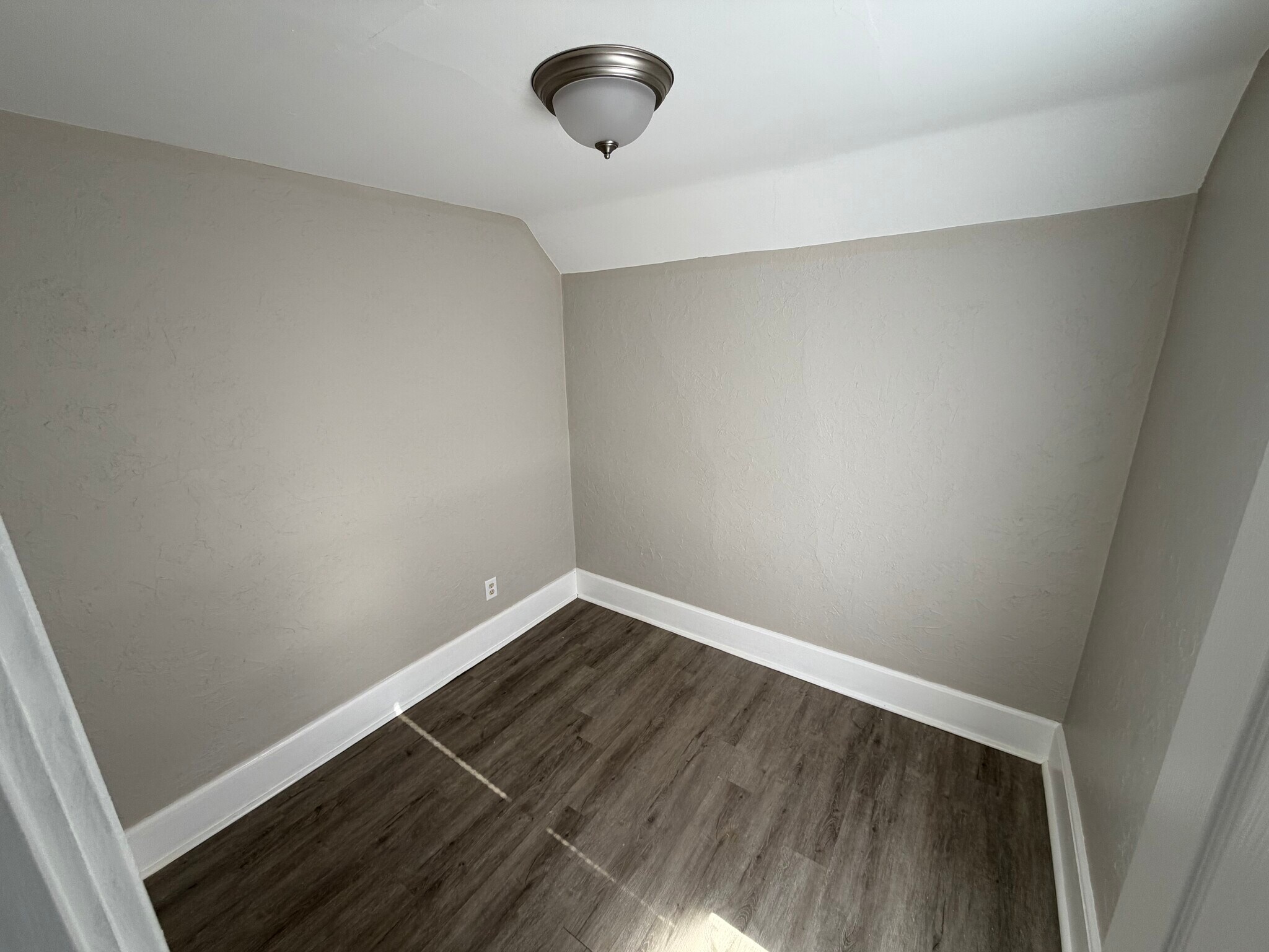 Building Photo - 405 Rock St