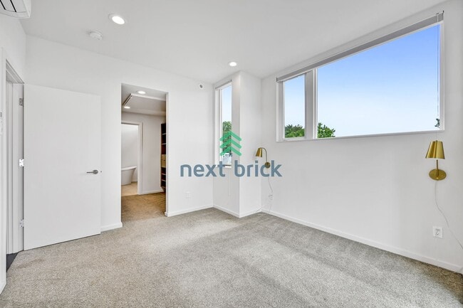 Building Photo - A beautiful 3 bed and 2 bathroom house for...